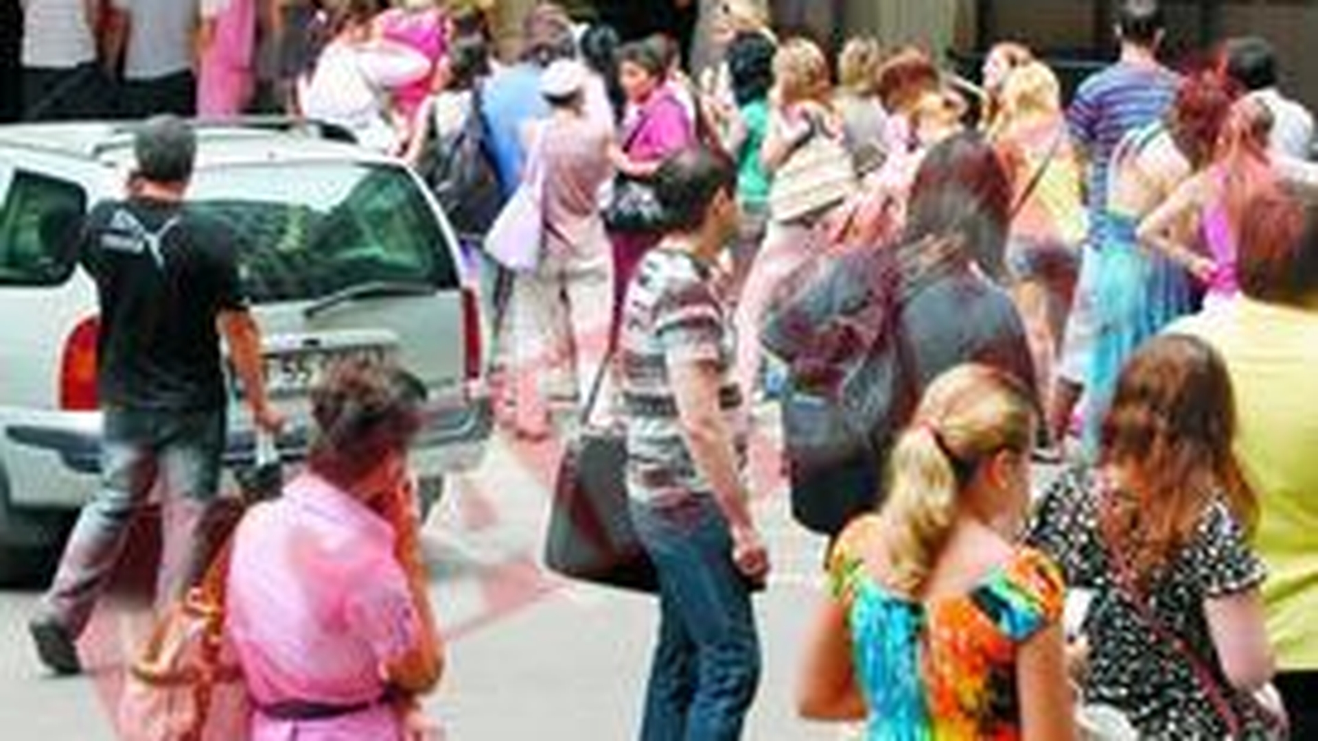 Au stat la coada ca sa-si achite taxa de masterat