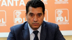 Culmea moralitatii! Un liberal condamnat pentru mita vrea sa interzica tatuajele din scoli!