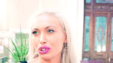 O pictorita dorita de Playboy si-a expus lucrarile in Senat: As prefera sa nu fiu confundata cu o pipita blonda