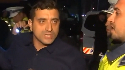 George Simion, săltat de polițiști. Liderul AUR ar fi condus cu permisul suspendat