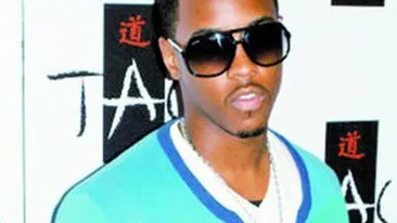 Jeremih face orice pentru a-si convinge fanii ca acum chiar vine la Bucuresti! S-a filmat singur si a trimis video-ul in Romania