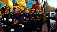 Incident la parada militară:  i s-a făcut rău! A fos scoasă pe braţe şi dusă la ambulanţă