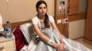 Povestea înfiorătoare a Iulianei din Constanța: "Înainte să termin clasa a 12-a, m-am simțit foarte rău. M-am dus la spital și am aflat că am..." Continuarea este cutremurătoare