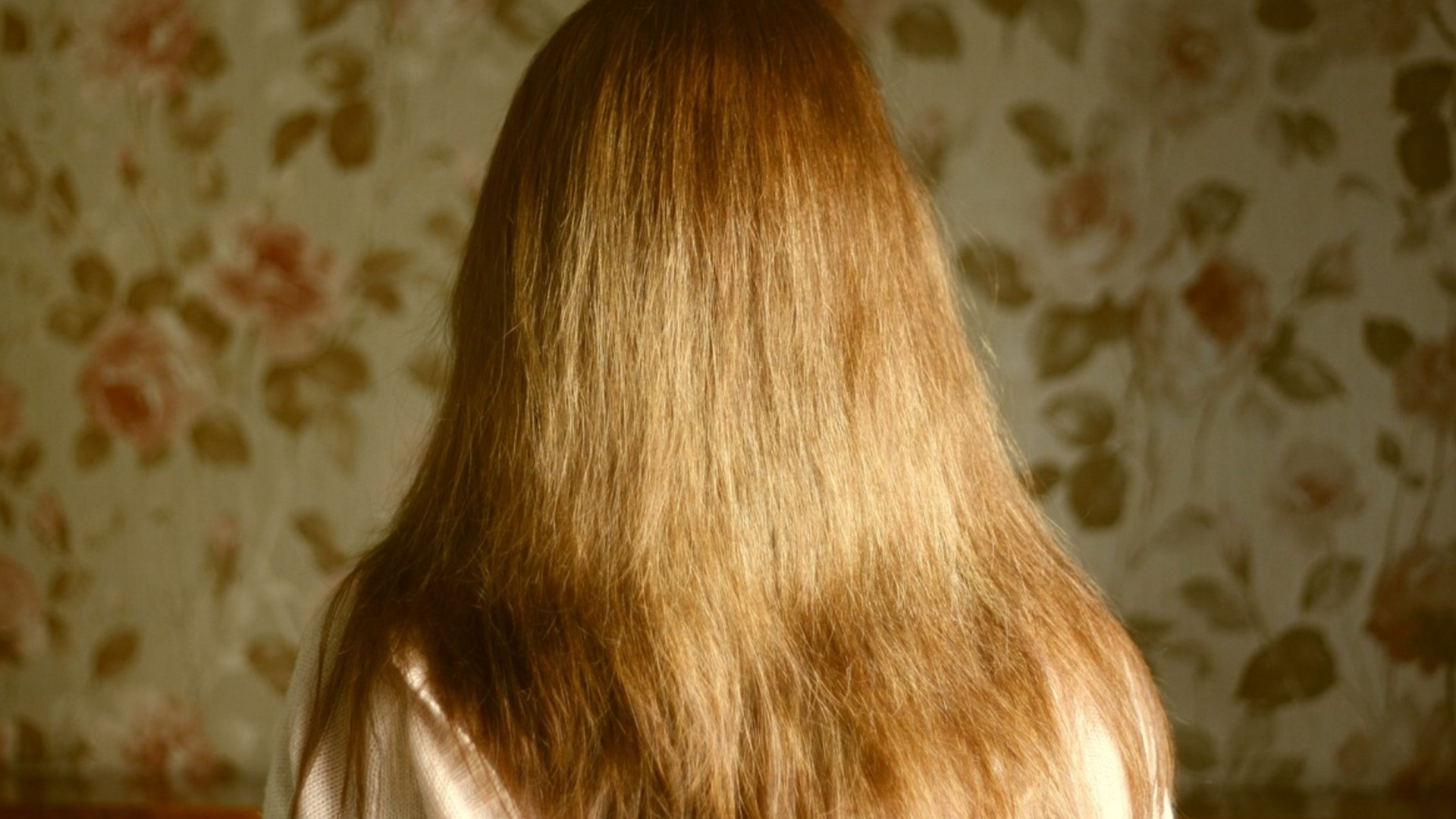 O femeie a fost pusă într-o situație rușinoasă, după ce hairstylist-ul ei a postat o fotografie cu podoaba capilară