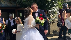 A murit pe loc, aruncat prin plafonul decapotabilei. Doi copii au rămas fără tată
