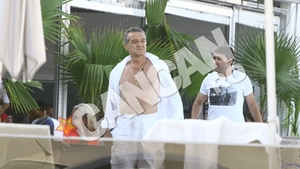 Intalnire de senzatie la Mamaia. "Clark Gable" Becali si "Marlon Brando" Lutu s-au relaxat la terasa!