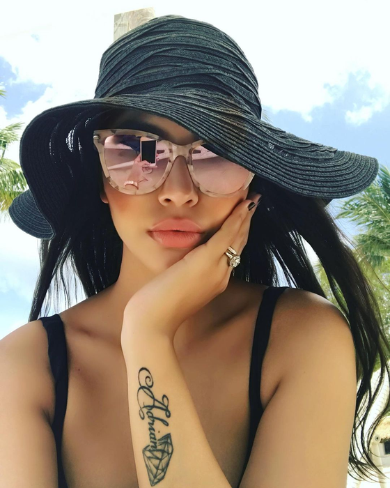 Sandra și Adrian Mutu au “fugit” din București! Avem fotografia care îi dă de gol + GALERIE FOTO incendiară cu sexy-bruneta
