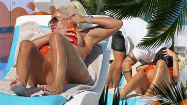 Anda Adam și iubitul, momente fierbinți la piscină. Slipul i-a jucat feste artistei!