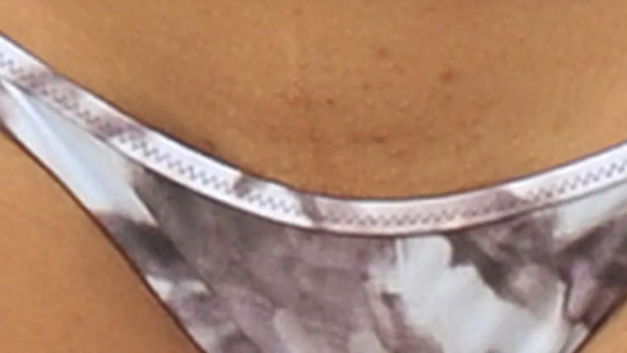 HORROR! Cum s-a putut epila o vedeta din SUA! Cum a avut curajul sa iasa asa la plaja?