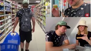Reacția virală a unui cuplu de americani după ce a intrat într-un supermarket din România: ”Ne întrebăm dacă și alte magazine au asta”