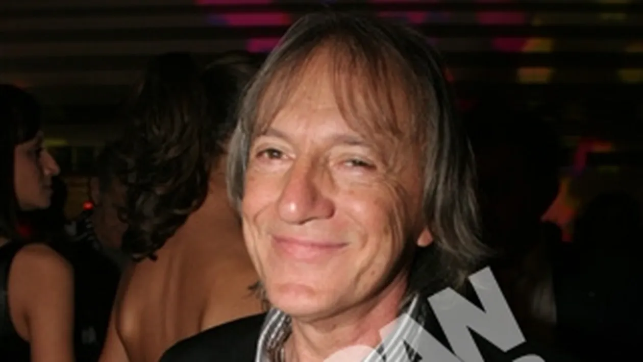 Mihai Constantinescu sta tot cu chirie dupa ce a fost dat afara din casa, insa a gasit puterea de a merge mai departe: Ma descurc! Intereseaza pe cineva ce fac? Incerc sa nu ma plang