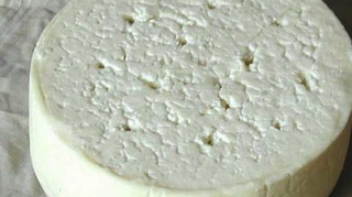 VIDEO Mananci branza de oaie, de vaca si citesti atent eticheta? Afla ca esti mintit si consumi grasime de balena!