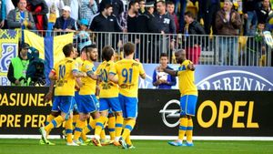 Focar de coronavirus în Liga 2! Cinci fotbaliști de la Petrolul, depistați pozitiv. Ce se întâmplă cu meciurile "lupilor"