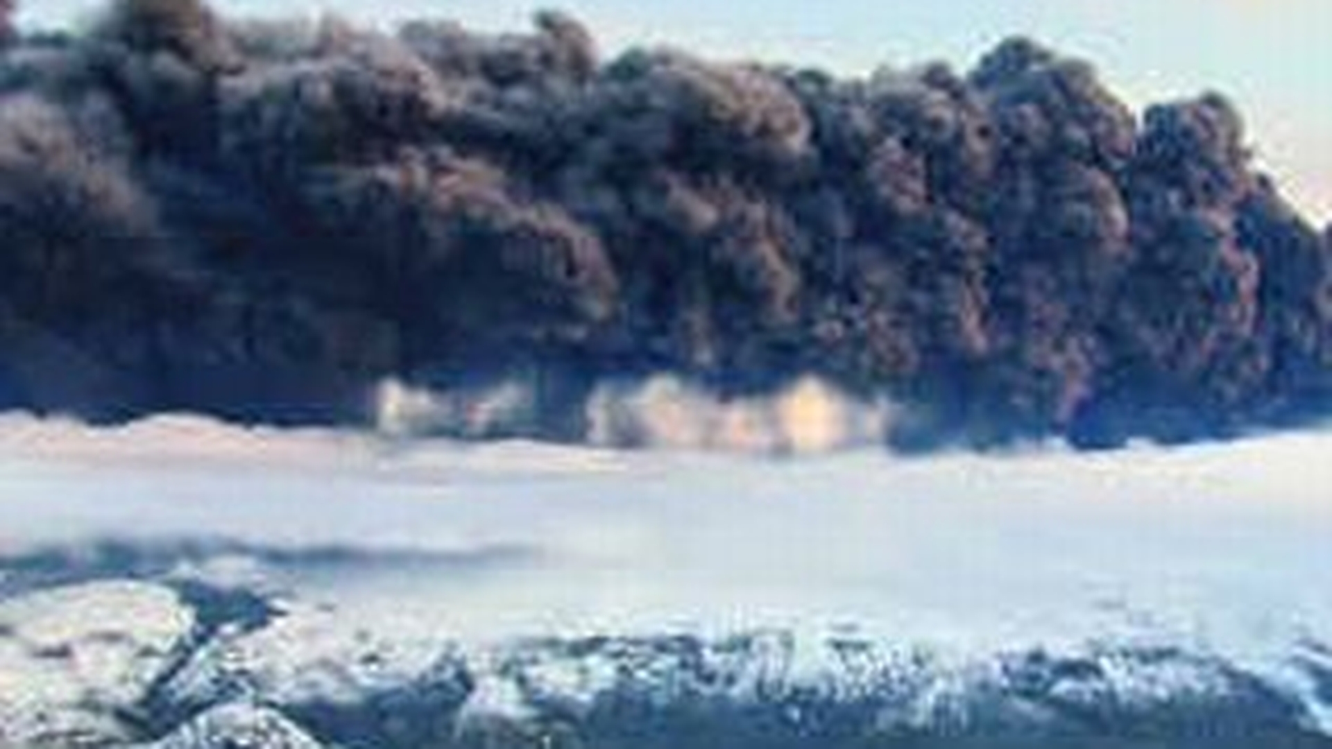 Patru aeroporturi din nord-vestul Romaniei vor fi inchise sambata noapte, din cauza norilor de cenusa