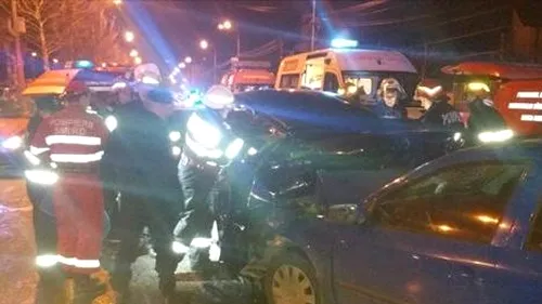 Accident îngrozitor în Capitală, soldat cu cinci victime! Patru au rămas încarcerate