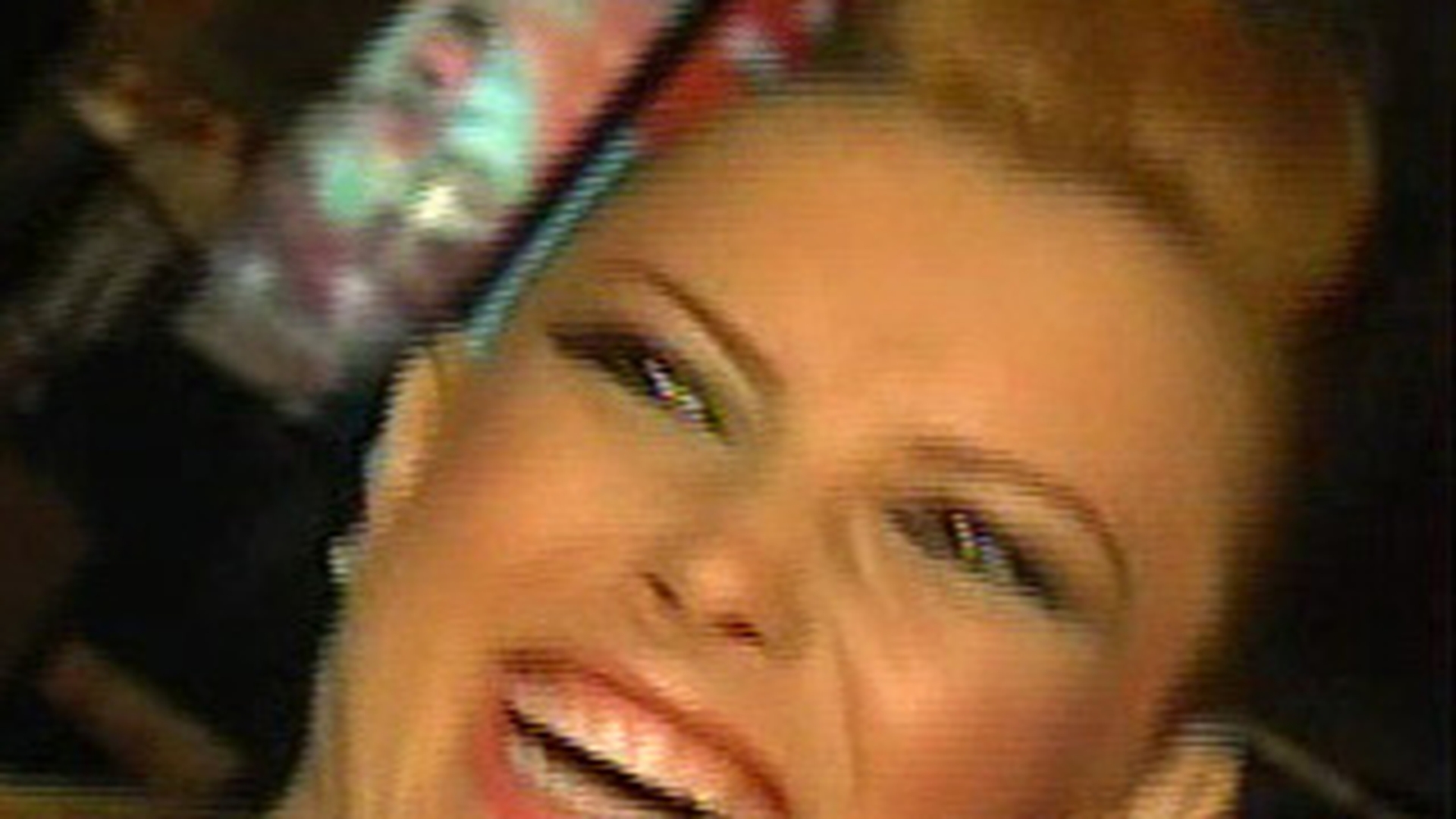 VIDEO Elena Gheorghe si-a dublat numarul de concerte. Vezi aici cum!