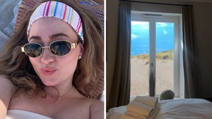 Această turistă a rezervat o cazare "cu vedere la mare" prin Airbnb. Dar "țeapă"! Ce era, de fapt, "vederea la mare"