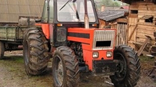 Un copil de trei ani este in stare grava la spital dupa ce unchiul sau l-a calcat cu tractorul!