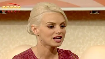 Jojo isi ia in serios rolul de mamica! Afla ce face pentru a-l convinge pe fiul ei de opt luni sa manance!