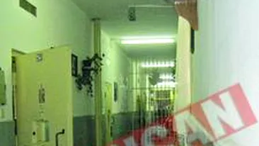 Detinutii din Rahova agata fete pe chaturi