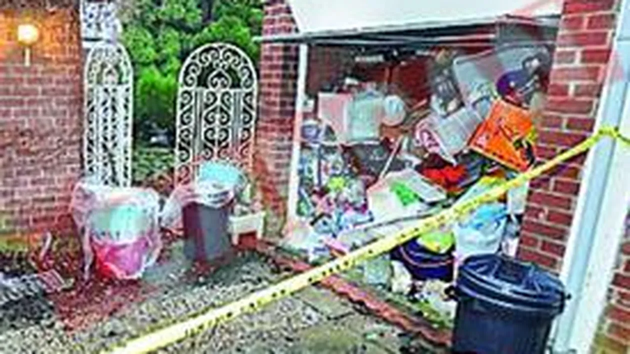 A murit dupa ce i-au cazut valizele in cap