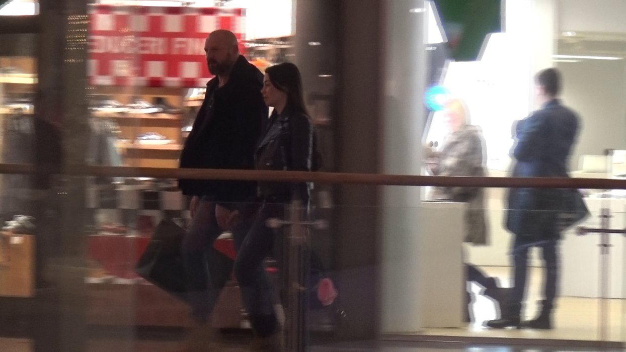 Bogdan Stelea & iubita plătesc parcarea ”fifty-fifty”!