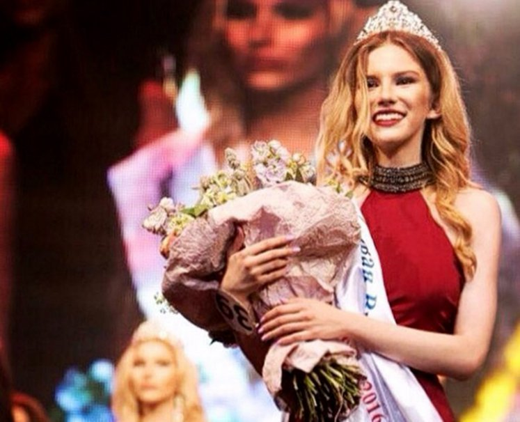 Această tânără are 17 ani, a primit titlul de Miss, dar a plecat în Dubai să îşi vândă virginitatea. Povestea ei e incredibilă