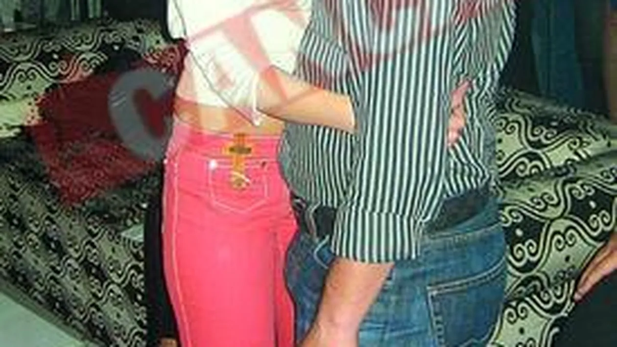 A sarit pe el in club