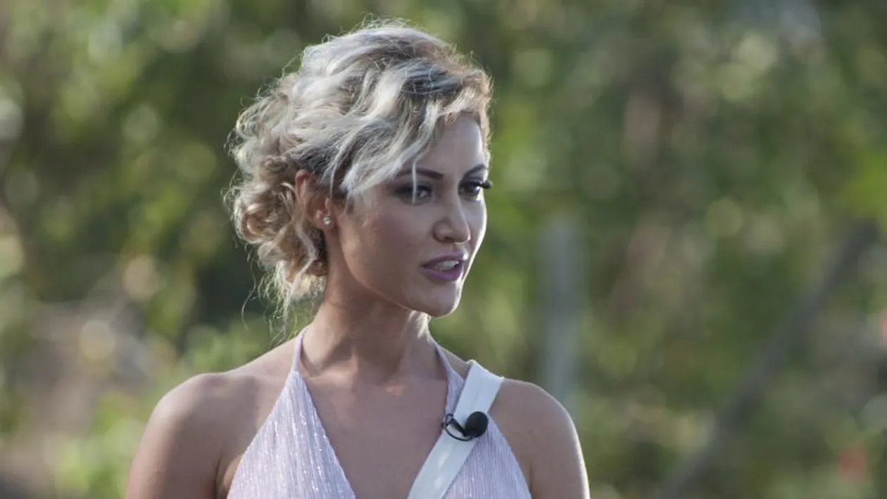 Ispita Nicoleta s-a fotografiat goală în pat! Imagine incendiară