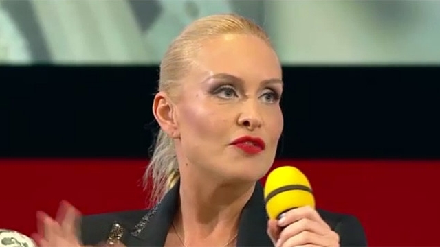 Secretul Vicai Blochina! N-ai manca in veci asa ceva pentru a slabi! La ce apeleaza blondina