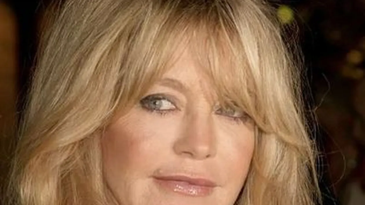 Una dintre cele mai frumoase actriţe este un dezastru. Mama superbei Kate Hudson, Goldie Hawn, a ajuns înfricoşătoare!