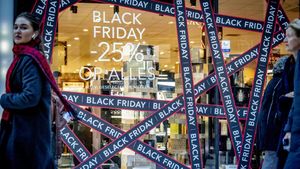 Haos de Black Friday! Americanii au luat cu asalt magazinele, direct de la masa de Ziua Recunoștinței