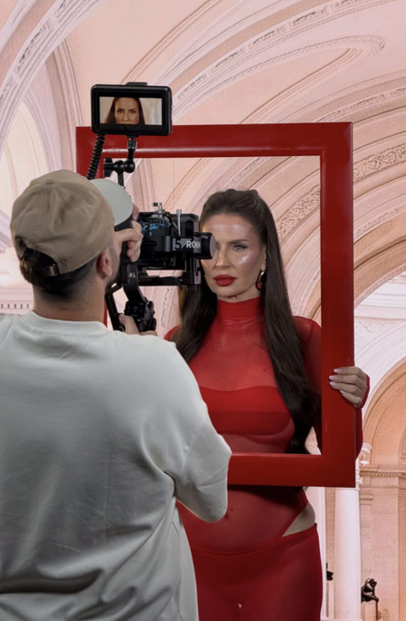 Transformare totală pentru Andreea Bănică. Imaginea cu artista brunetă a atras toate privirile