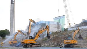 Au intrat buldozerele în stadionul Gheorghe Hagi. Investiția este de 100 de milioane de euro