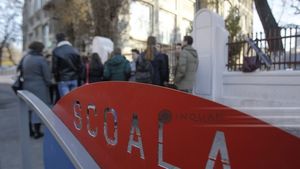 Noi reguli în școli pentru elevi, după ce cazurile de COVID cresc alarmant