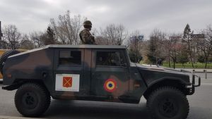 UPDATE imagini LIVE cu armata română pe străzile din Bucureşti! Sute de şoferi, verificaţi la una dintre intrările în oraş