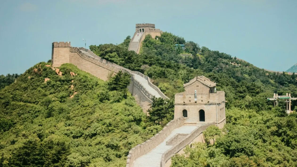 Marele Zid Chinezesc și primul telefon din lume: două momente istorice separate de doar doi ani