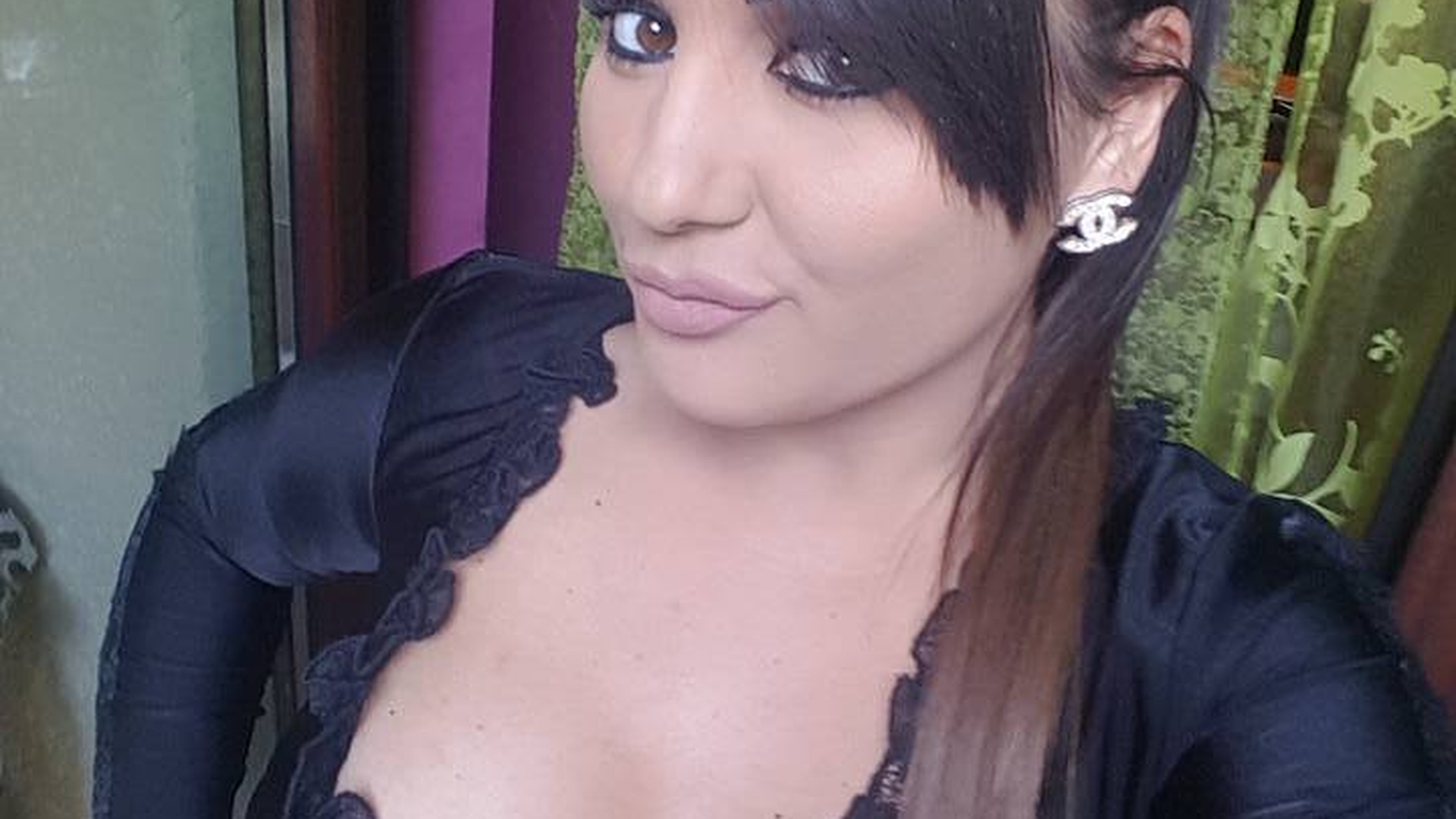 Cele mai tari poziţii de selfie pentru Bianca Rus! S-a tras în poză cu vedere la...