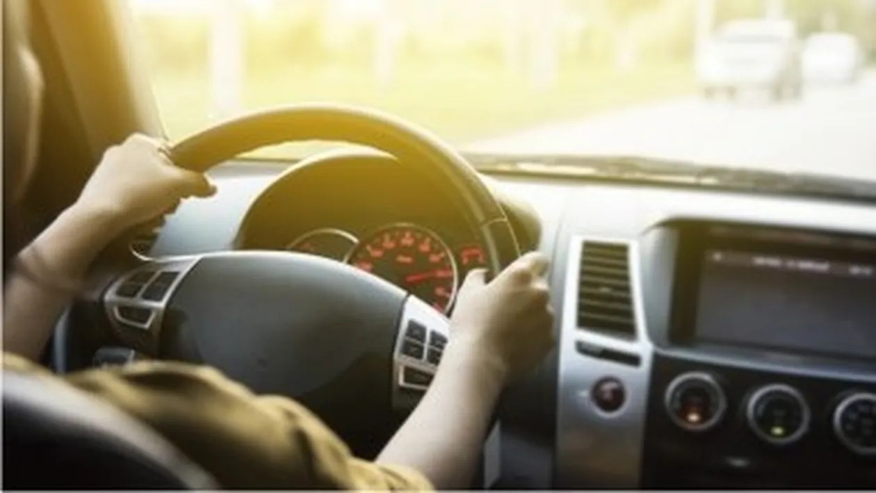 Un poliţist  a ajutat o femeie să obţină permisul auto, după ce a făcut sex cu ea