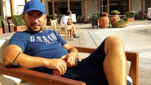 Laurențiu a sfârșit în brațele prietenului său, în Italia. Plecase la muncă peste hotare, după moartea părinților: „Noi eram familia lui”