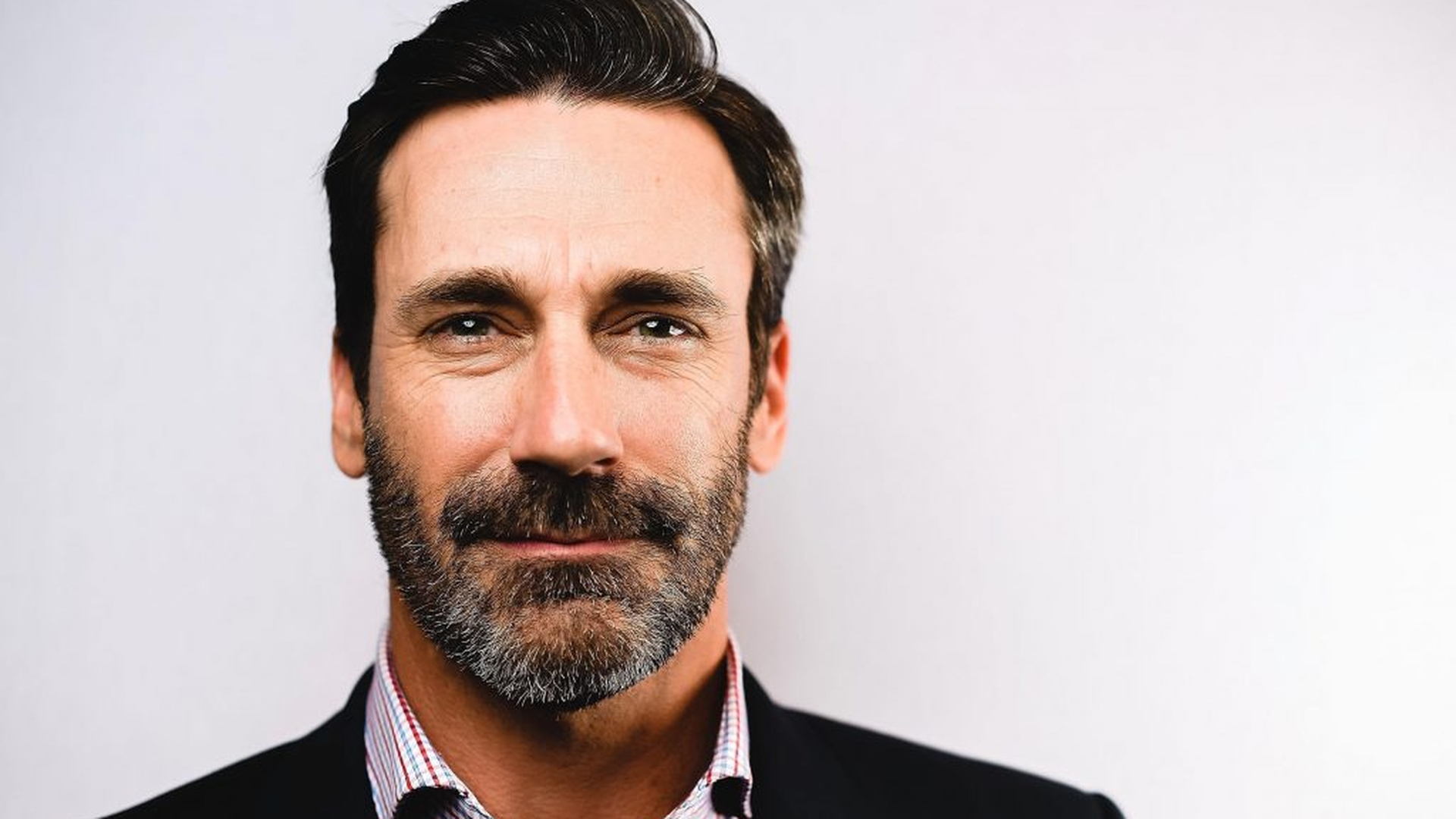 Un nou cuplu în showbiz-ul internațional! Starul serialului „Mad Men” are o iubită cu 17 ani mai tânără