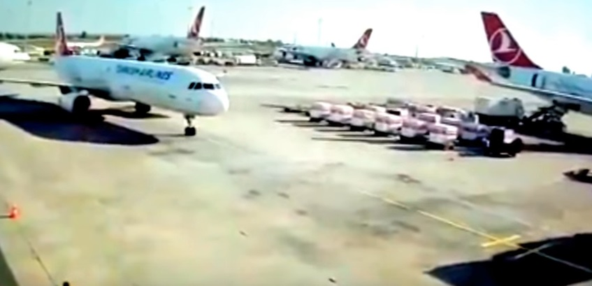 Două avioane pline cu pasageri s-au ciocnit pe Aeroportul Atatürk din Istanbul! Una dintre aeronave s-a rupt