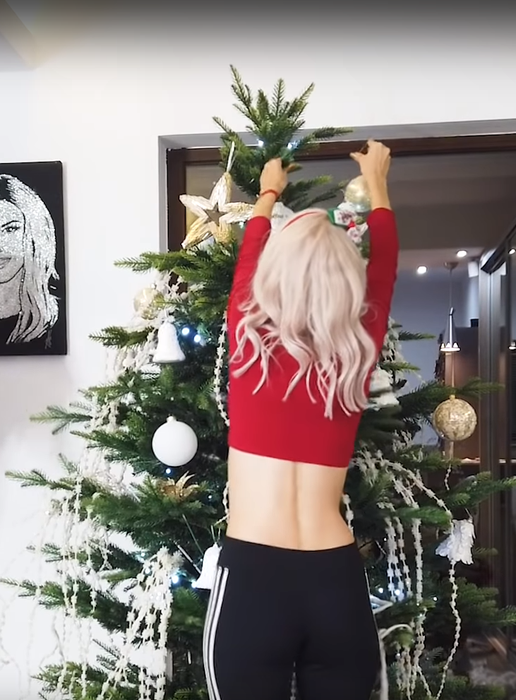 Andreea Bălan, gafă ireală! Și-a luat pantalonii invers. Cum a reacționat live, după ce o fană i-a atras atenția vedetei de la Antena 1