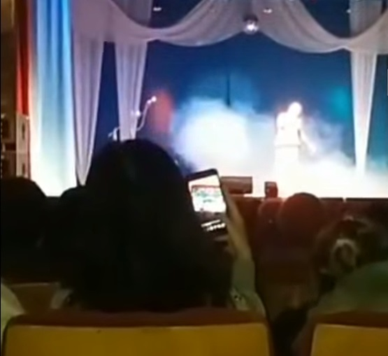 Scene înfiorătoare! O cântăreață celebră a murit în timp ce cânta. Ultimele clipe de viață au fost filmate