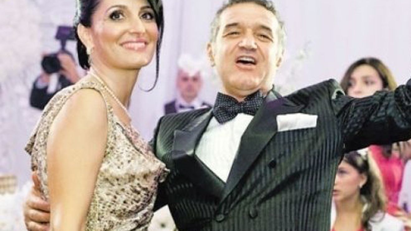 Rar îl vezi aşa! Prima imagine cu GIGI BECALI cu un copilaş în braţe