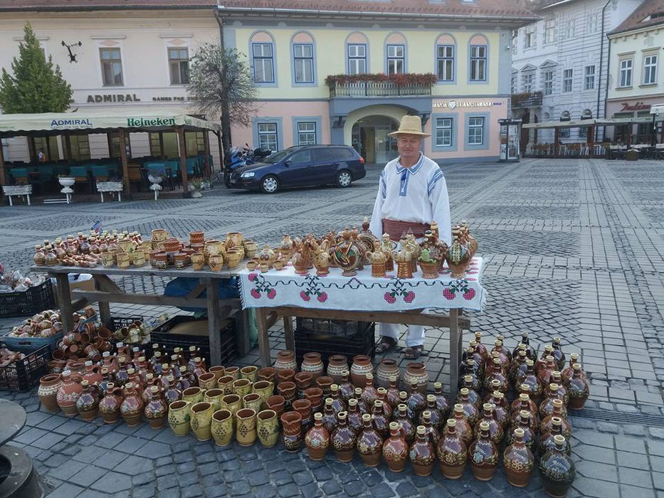 Oalele făcute de nea Ștefan sunt de găsit în marile târguri meșteșugărești