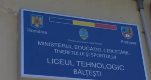 Alertă la un liceu din Prahova. Profesorii au chemat ambulanța după ce mai multe fete au inhalat spray paralizant