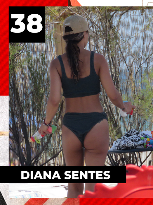 Top sexy-vedete de la noi, care au greșit mărimea slipului. Fanii de pe plajă au crezut că nu văd bine