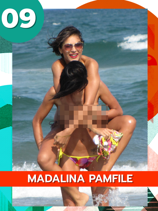 TOP 30 SEXY-VEDETE taaare jucăușe! Avem imaginile verii! Denisa Biță și Simona Trașcă s-au pupăcit, în timp ce Adelina Pestrițu și Roxana Vancea…