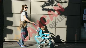 Oana Sarbu nu isi mai fereste baietelul de camerele de filmat